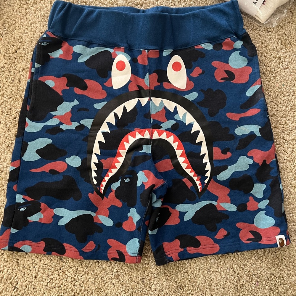 Dark blue, light blue, orange camo shark face full short